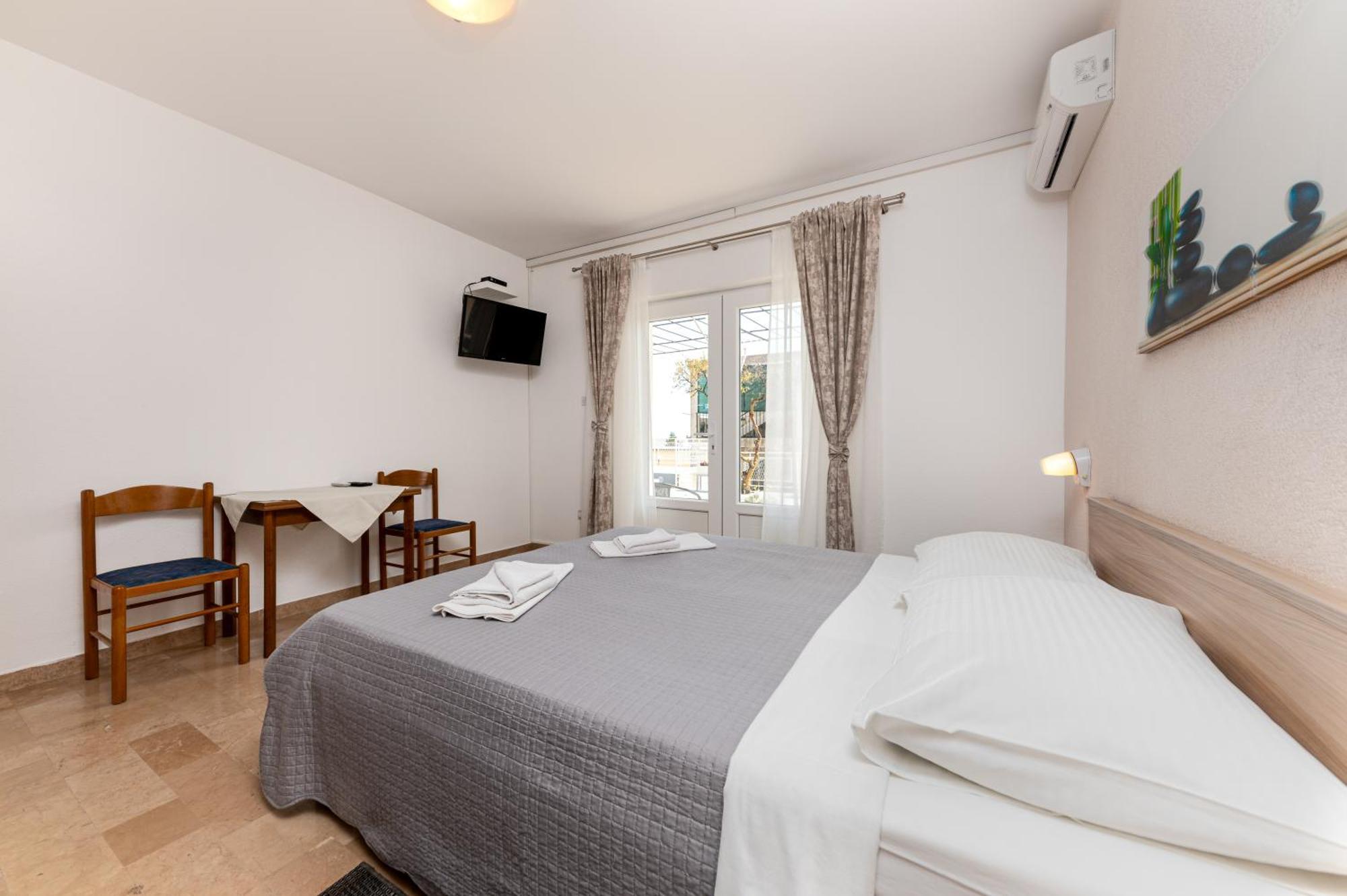 Bed And Breakfast Ivona Baška Voda Quarto foto